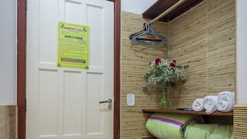 Minibar, wifi gratis y ropa de cama