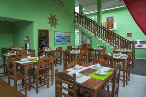 Free daily full breakfast - Pousada Camila (Paraty)