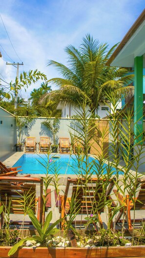 Outdoor pool - Pousada Camila (Paraty)