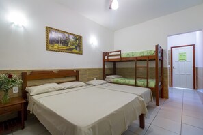 Zimmer, Erdgeschoss | Minibar, kostenloses WLAN, Bettwäsche