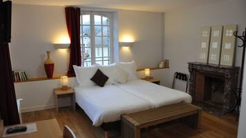 Chambre Double | Décoration personnalisée, bureau, rideaux occultants