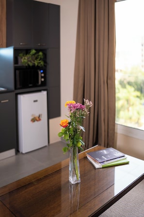 Minibar, coffre-fort, bureau