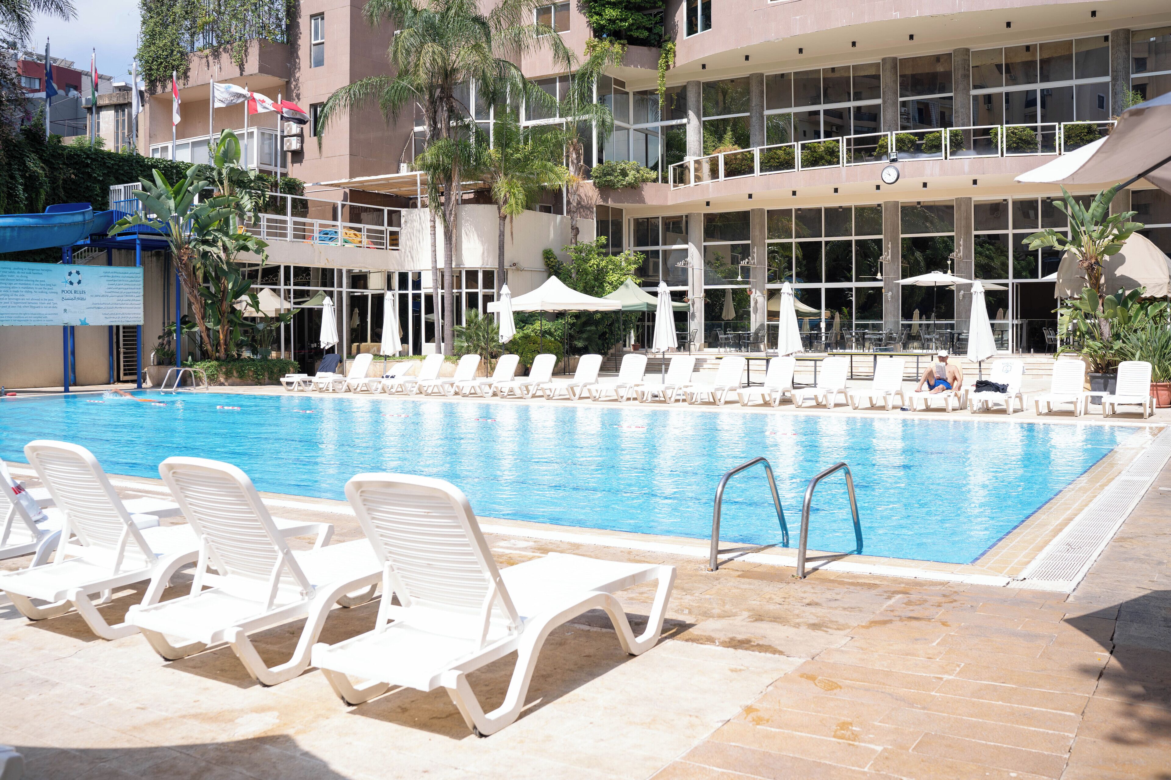 Piscine couverte, piscine extérieure (ouverte en saison)