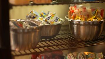 Kontinental frokost hver dag (EUR 5.80 per person)