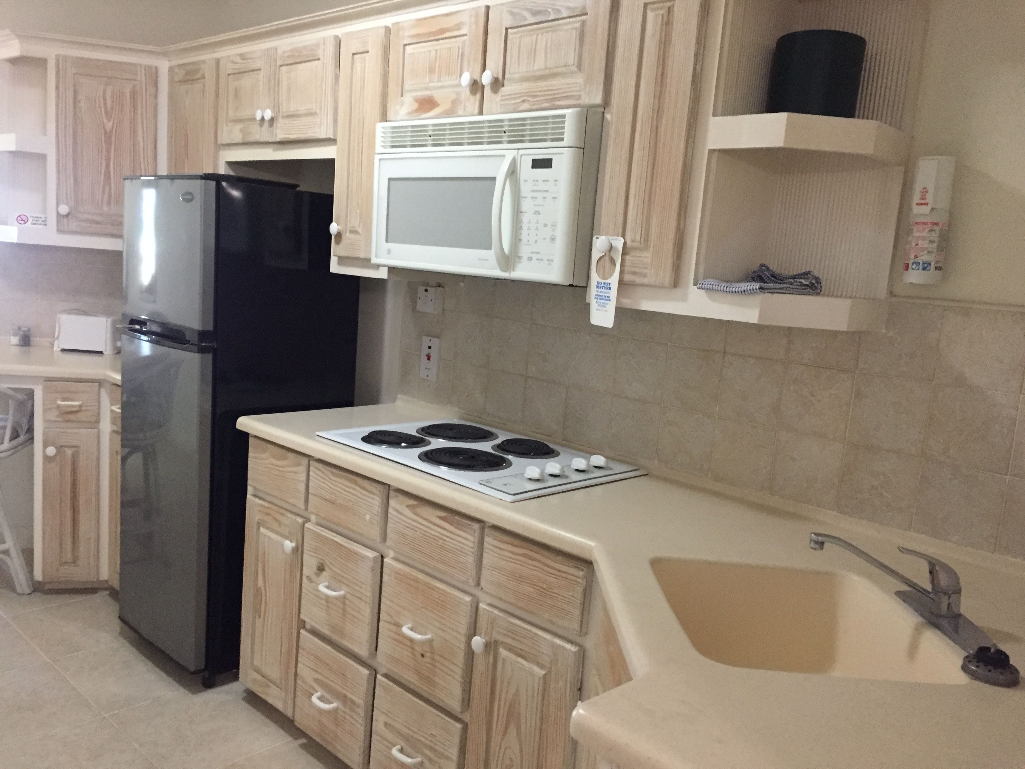 studio, 2 double beds, ground floor | private kitchen | full-sized fridge, microwave, stovetop, cookware/dishes/utensils