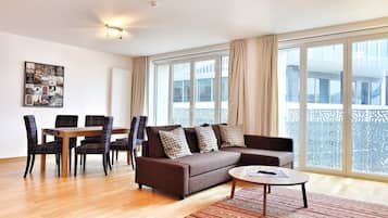 Appartement Standard, 2 chambres | Coin séjour | Télévision à écran plat, lecteur de DVD