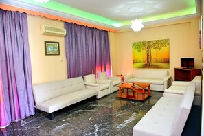 Leilighet, 3 soverom | Oppholdsområde | TV