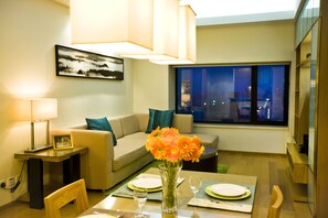 In-room safe, desk, blackout drapes, iron/ironing board - Somerset International Building Tianjin (Tianjin)