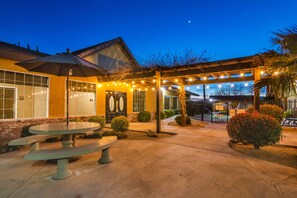 Courtyard - Comfort Inn & Suites Mojave (Mojave)