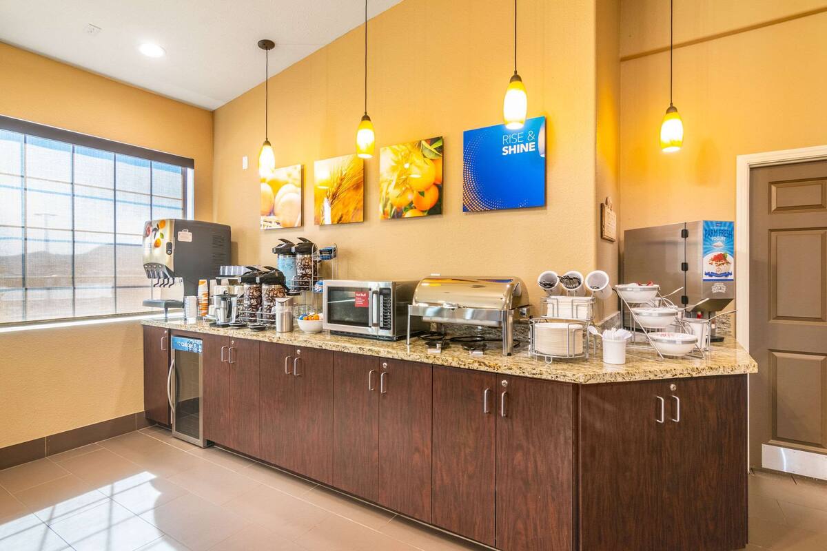 free daily full breakfast