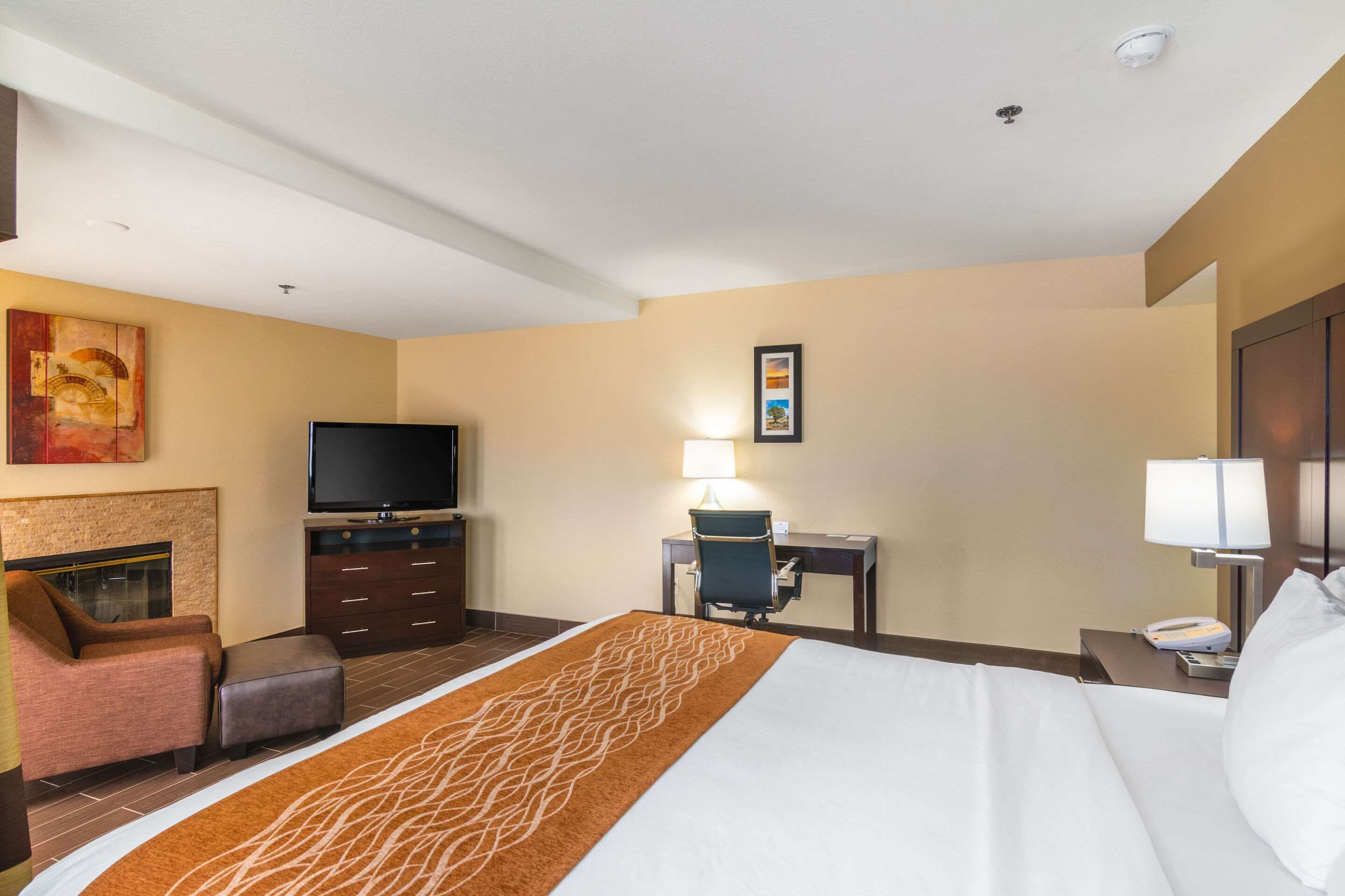 suite king non smoking | desk, laptop workspace, soundproofing, free wifi