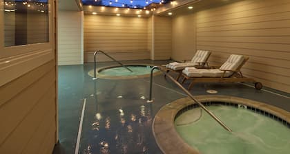 Cambria Landing Inn & Suites