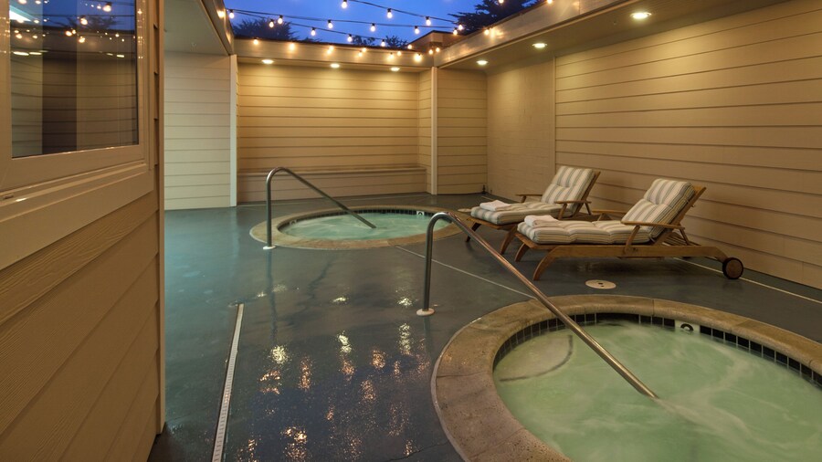 Cambria Landing Inn & Suites