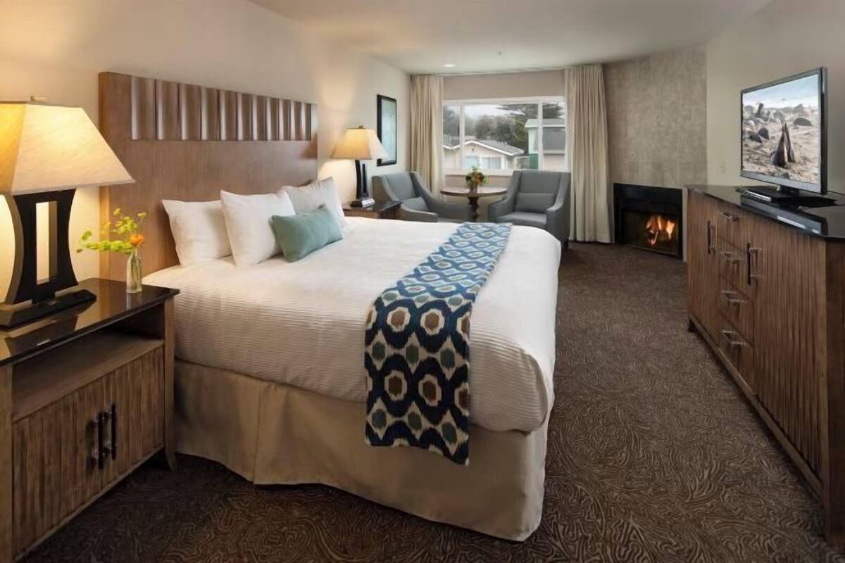 Premium bedding, pillowtop beds, iron/ironing board, WiFi (free)