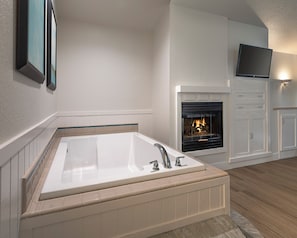 Premium bedding, pillowtop beds, individually furnished - Cambria Landing Inn & Suites (Cambria)