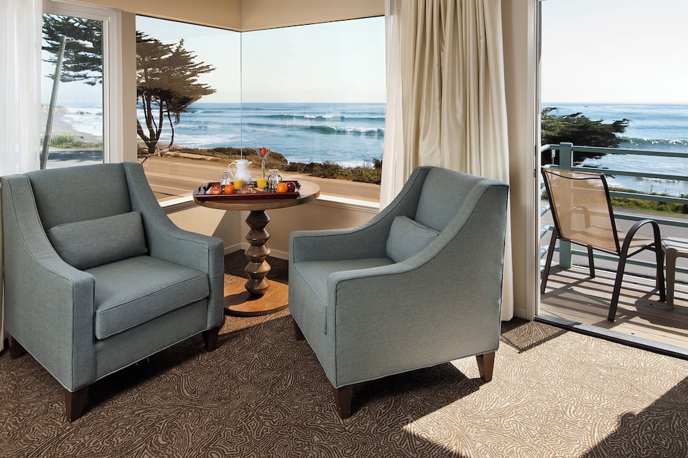 Cambria Landing Inn & Suites