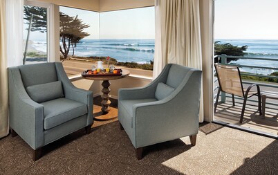 Cambria Landing Inn & Suites