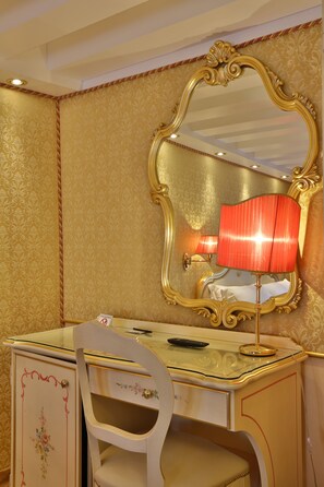 Family Room | Room amenity - Alloggi Olimpia (Venice)