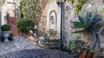 Standard Apartment, 2 Bedrooms | Courtyard