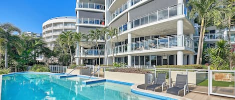 2 outdoor pools, sun loungers