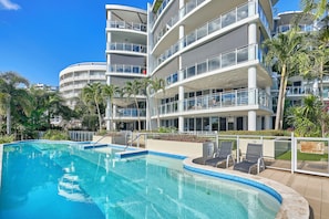 2 outdoor pools, pool loungers - Vision Apartments (Cairns)