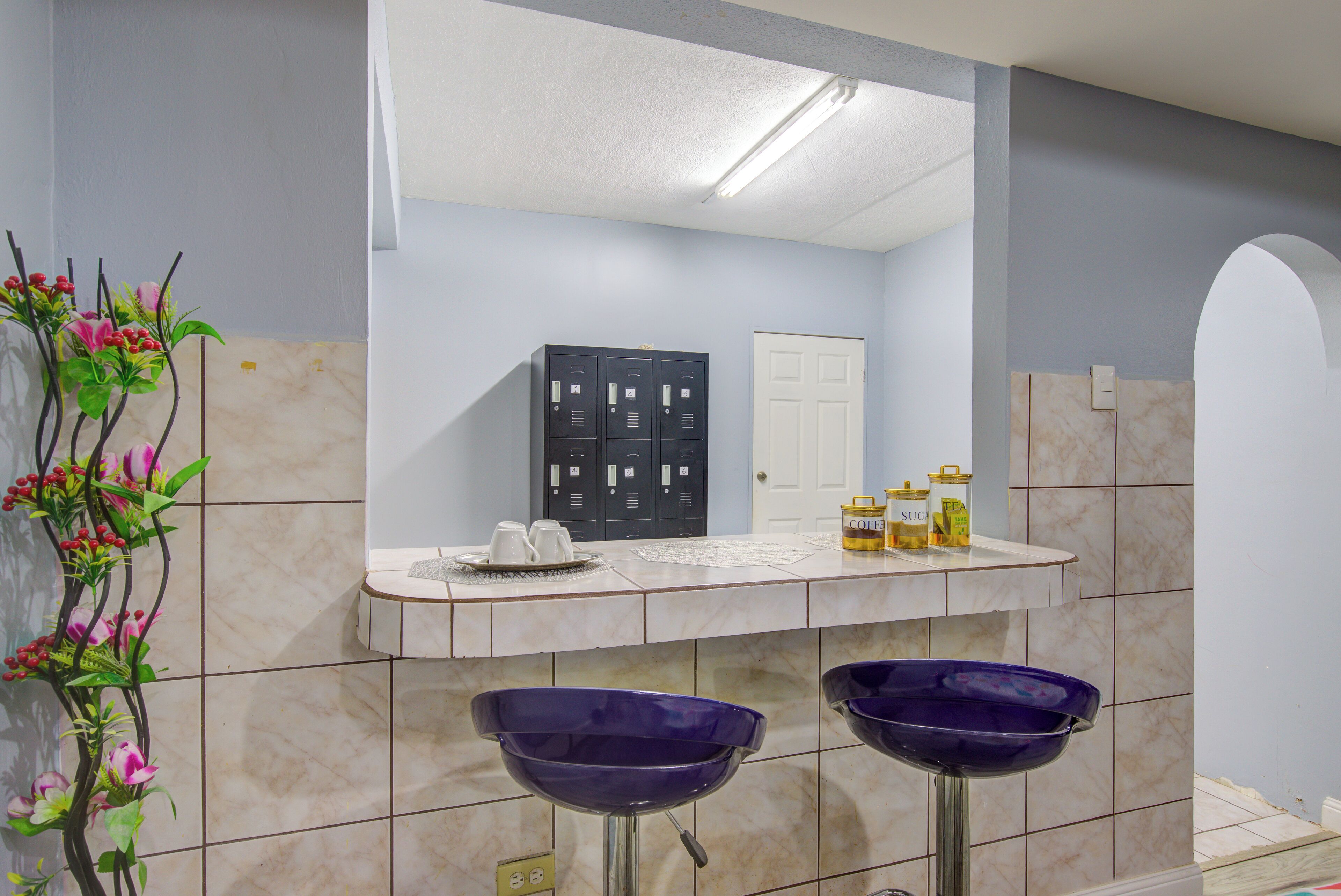 breakfast, lunch and dinner served