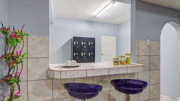 Frokost, lunsj og middag serveres