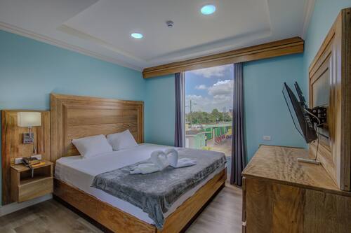 Premium bedding, pillow-top beds, in-room safe, desk