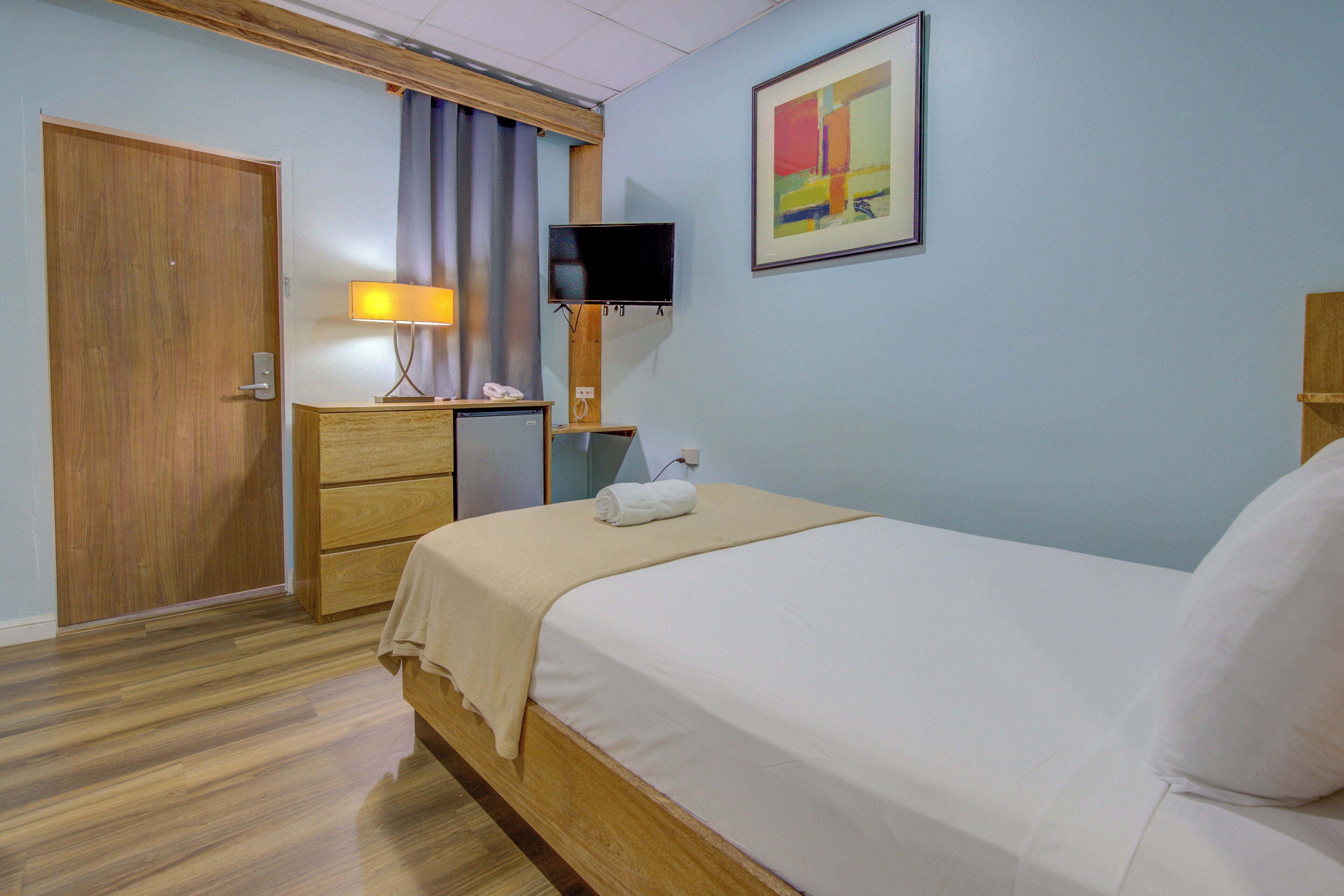 double room, non smoking | premium bedding, pillow-top beds, in-room safe, desk