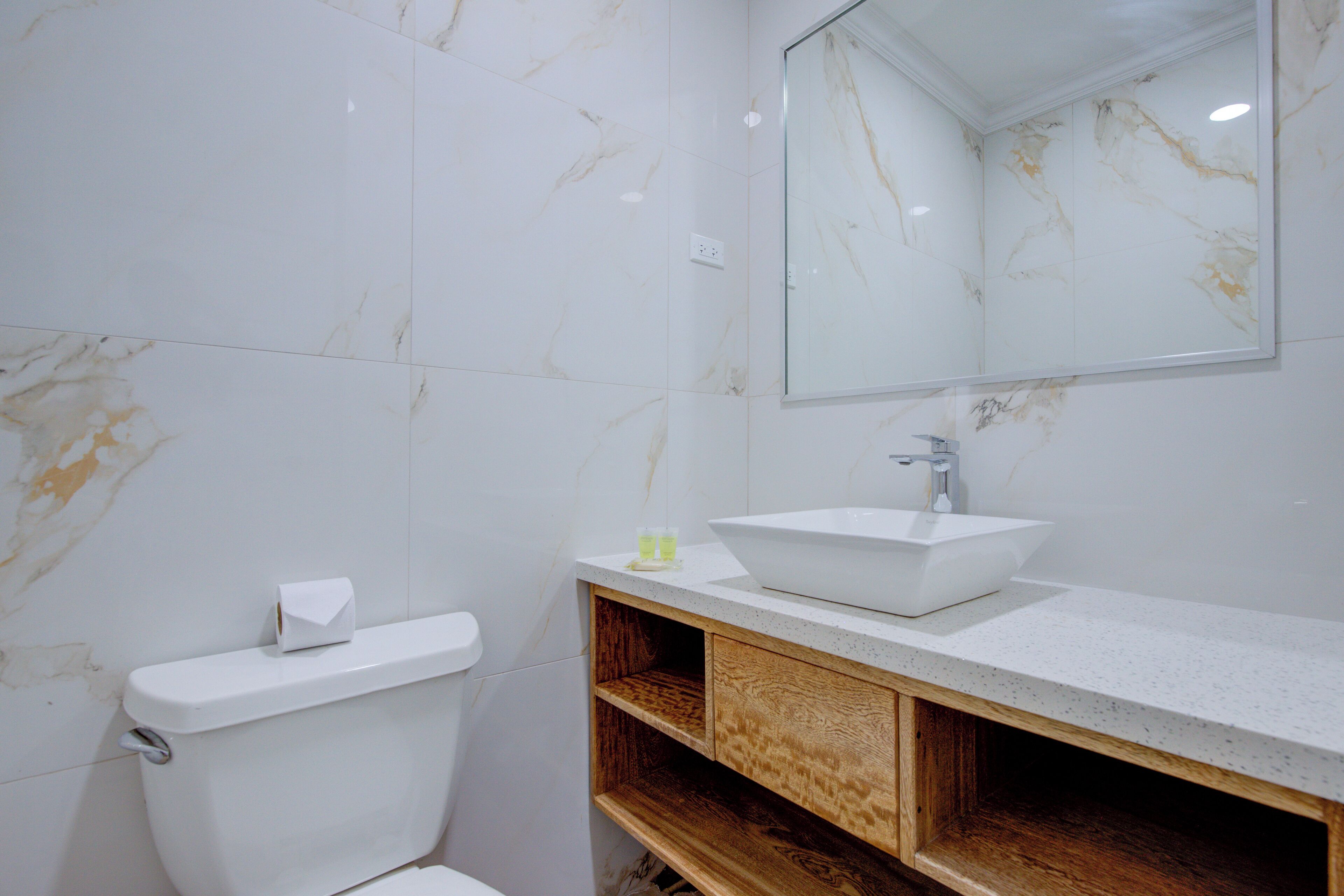 room, 1 king bed, non smoking | bathroom | shower, hair dryer, towels