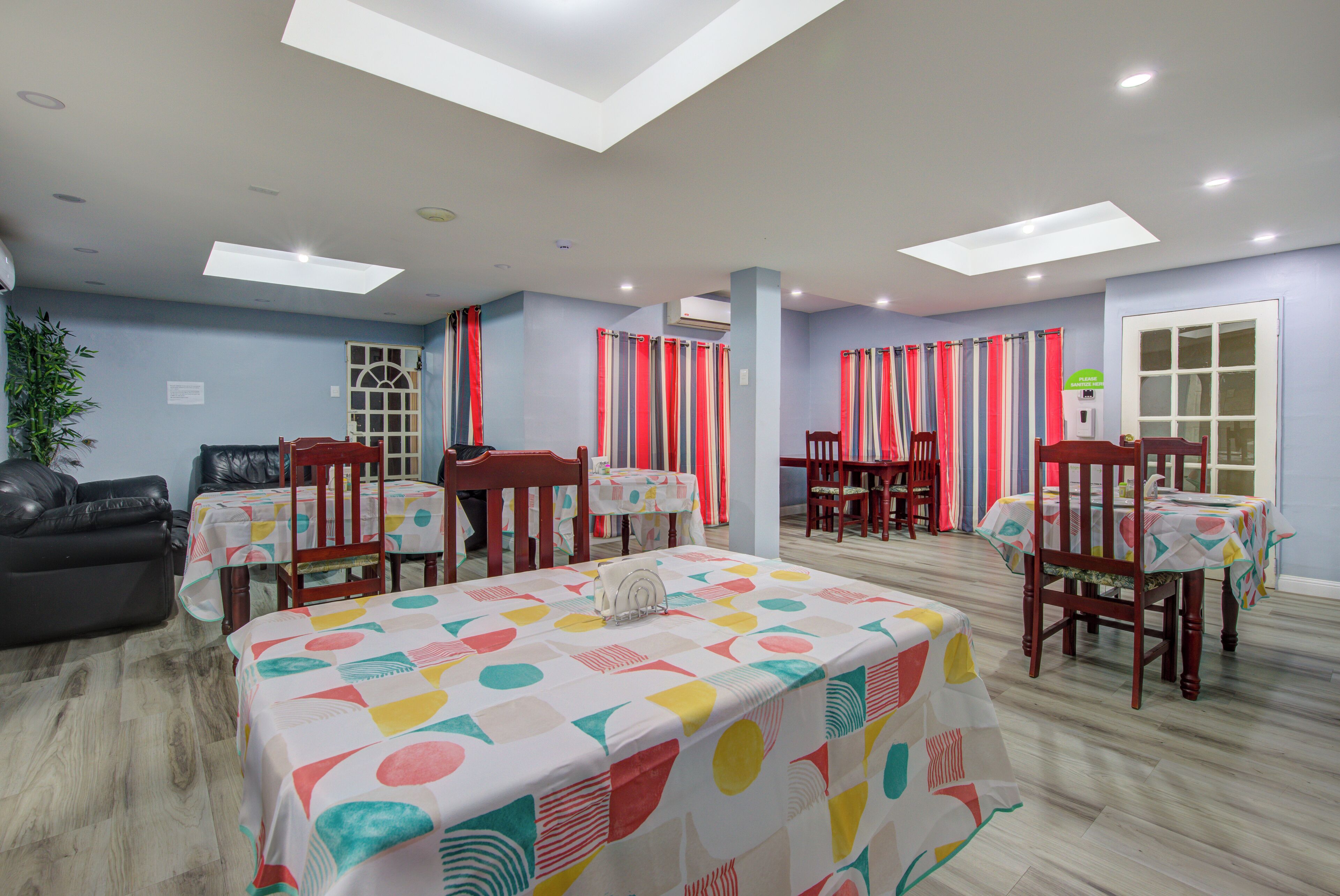 breakfast, lunch and dinner served