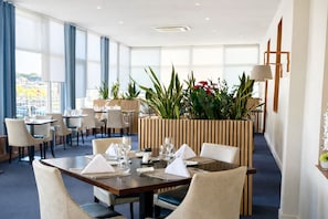Breakfast, lunch and dinner served  - Grand Hotel (Mayenne)
