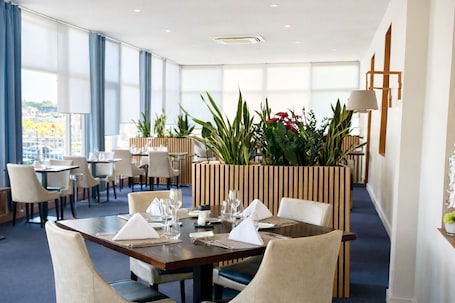 Se sirven desayunos, almuerzos y cenas. Grand Hotel