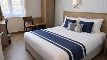 Dobbeltrom – comfort | Sengetøy av topp kvalitet, senger med overmadrass og skrivebord