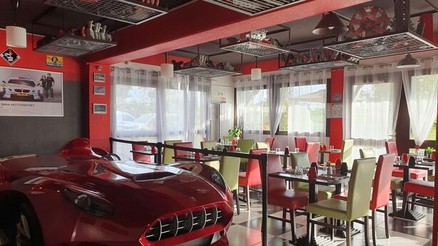 Daily continental breakfast for a fee - Enzo Hotels Cannes Ecluse by Kyriad Direct (Cannes-Ecluse)