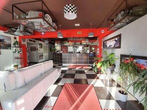 Reception - Enzo Hotels Cannes Ecluse by Kyriad Direct (Cannes-Ecluse)