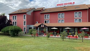 Exterior - Enzo Hotels Cannes Ecluse by Kyriad Direct (Cannes-Ecluse)