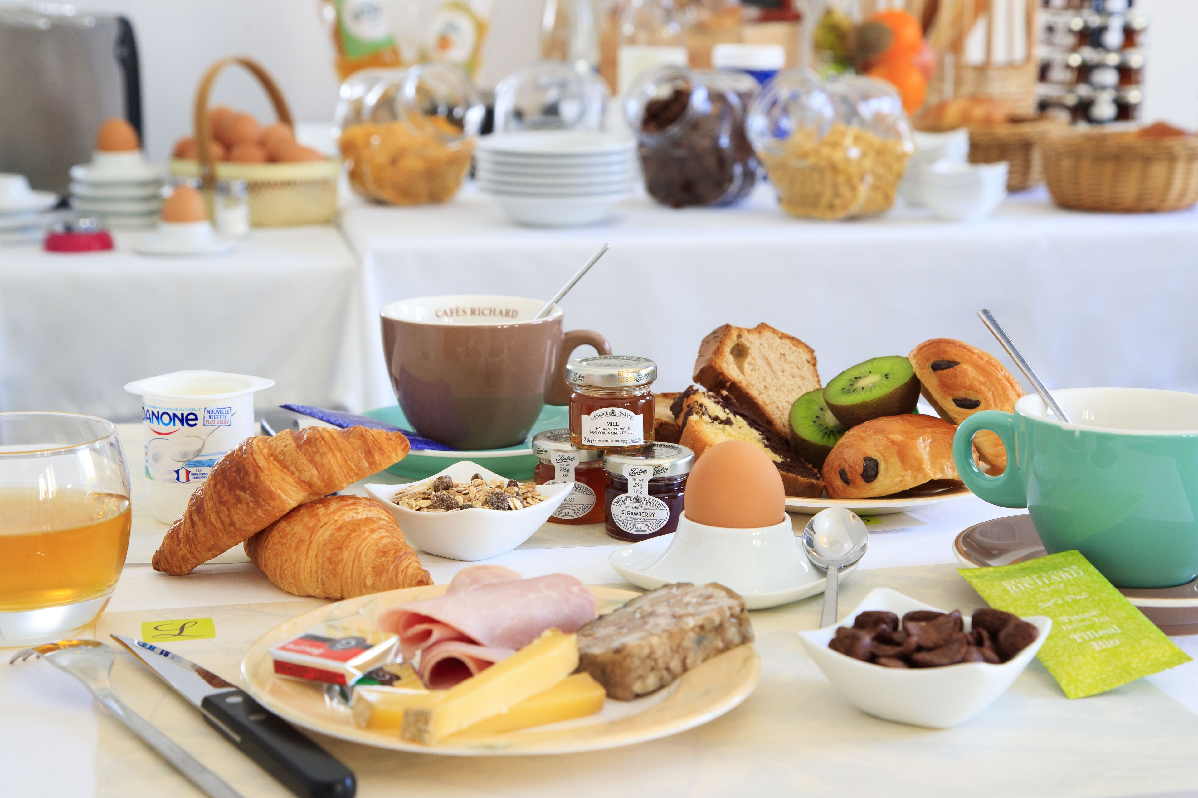 breakfast (eur 10 per person)