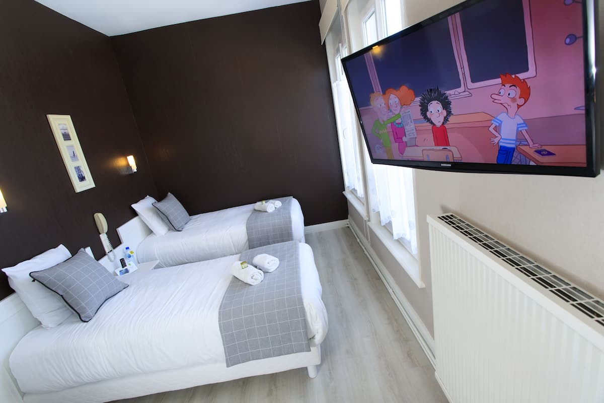 standard room, 2 single beds | desk, free wifi