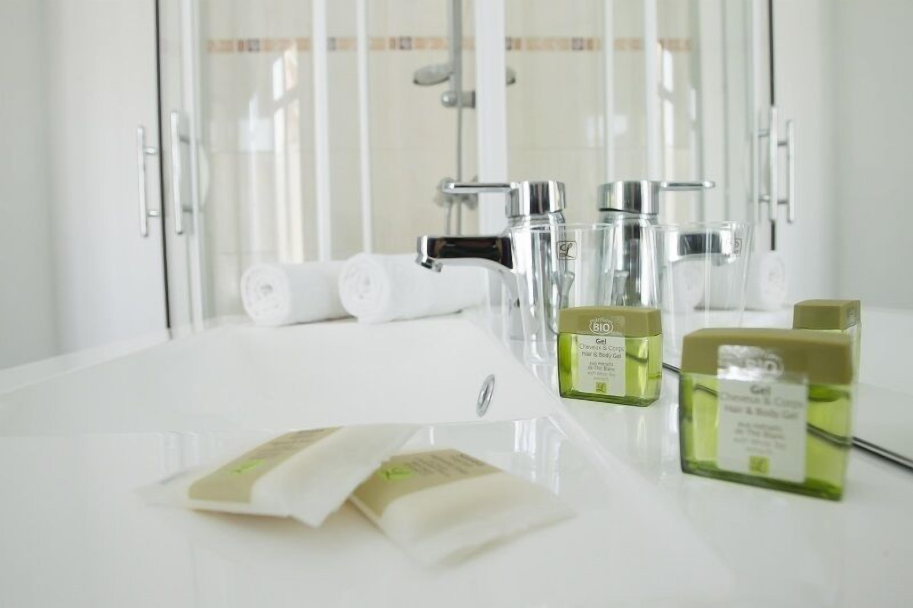 single room | bathroom | free toiletries, hair dryer