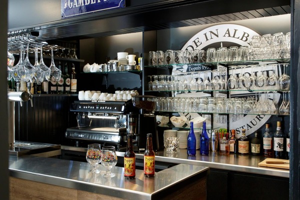 Bar (in der Unterkunft)