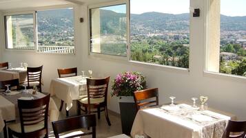 Breakfast and dinner served, Regional cuisine