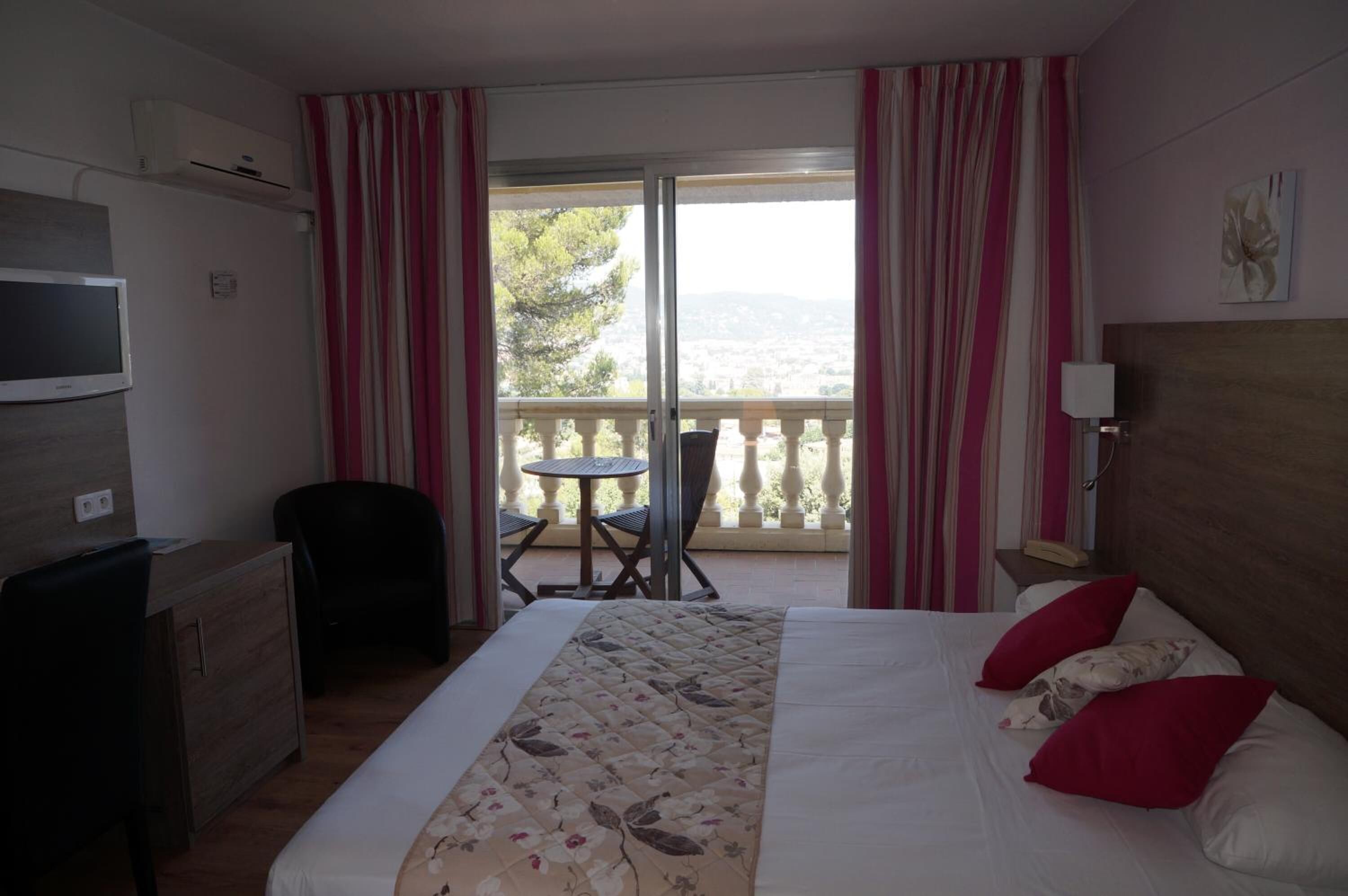 办公桌、熨斗/熨板、免费 WiFi、轮椅无障碍