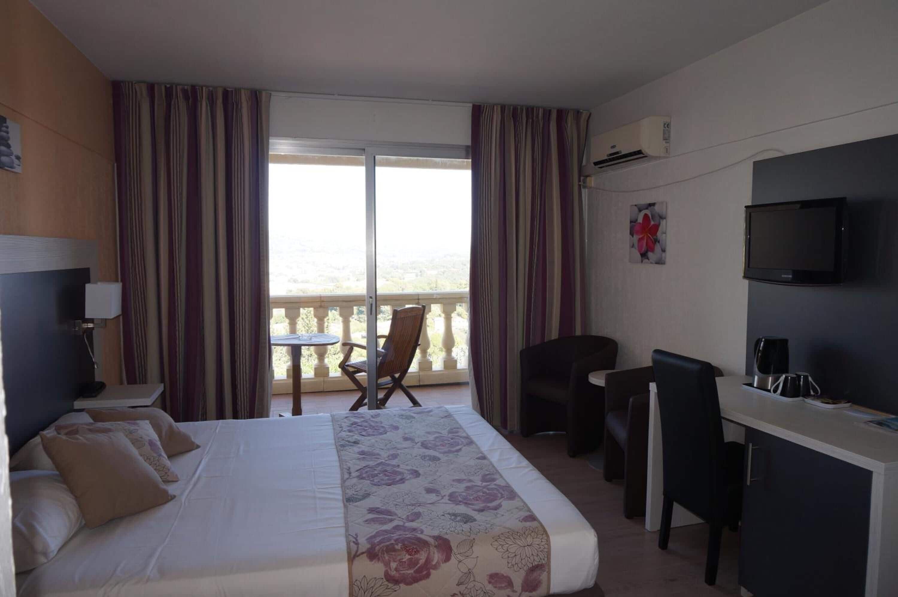 Desk, iron/ironing board, free WiFi, wheelchair access