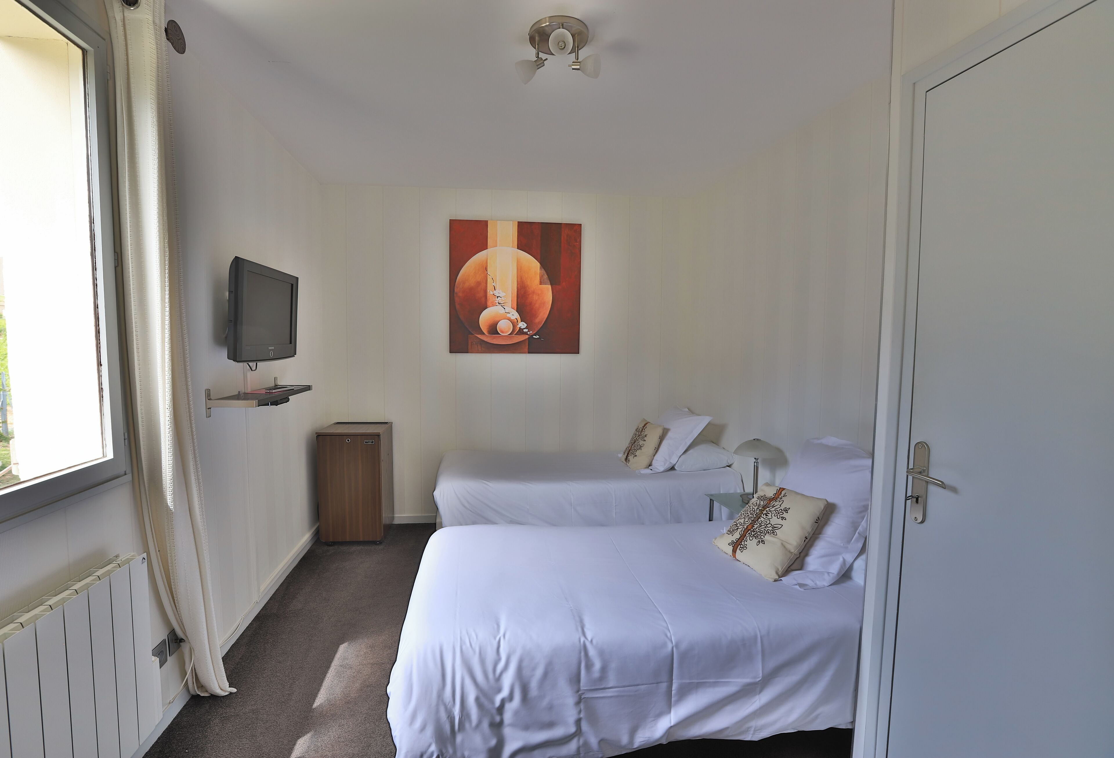 Comfort Double Room, 2 Twin Beds | Minibar, desk, free WiFi, bed sheets