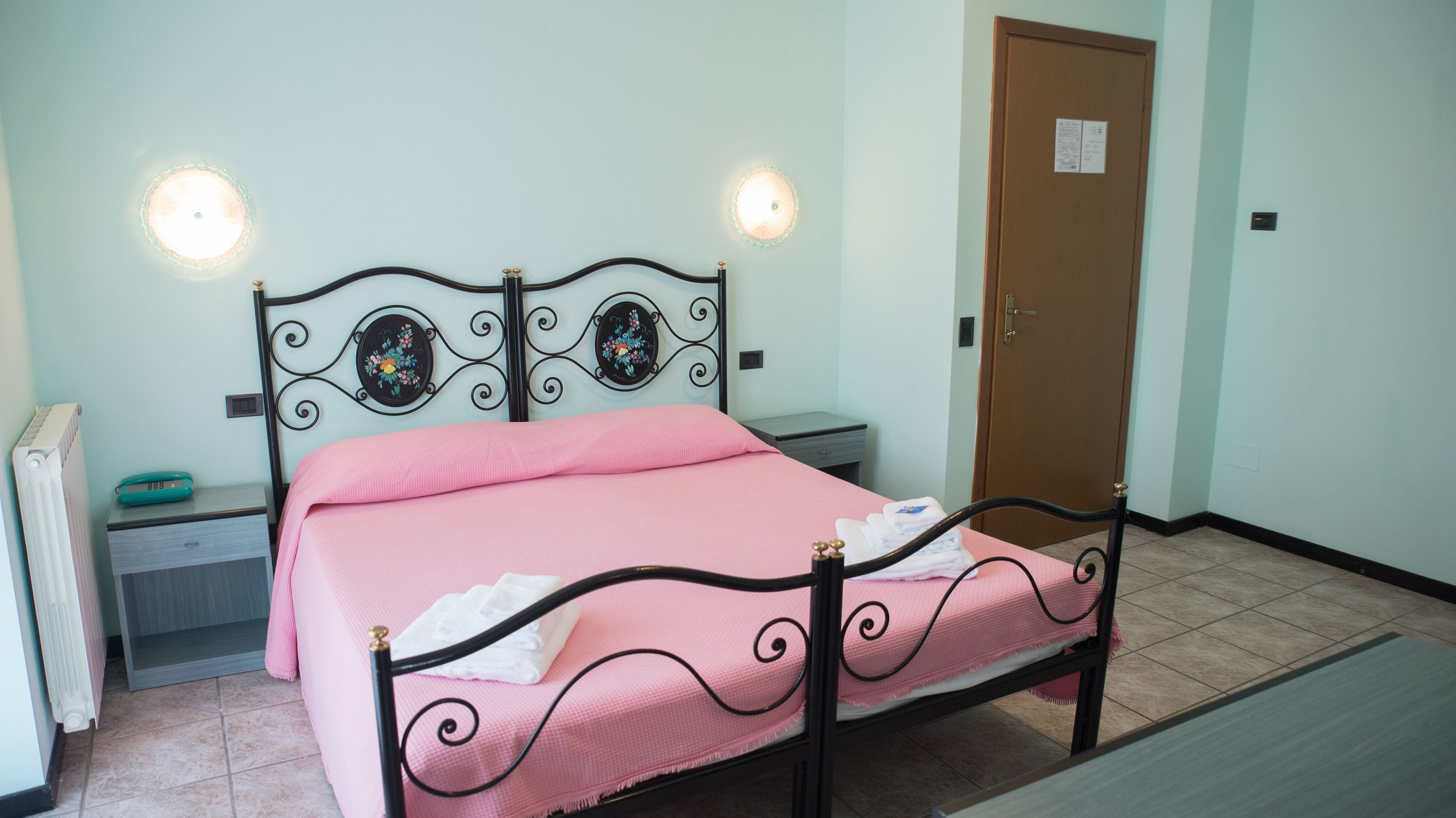 Habitació doble Deluxe | Caixa forta a l'habitació, escriptori i wifi gratuïta 