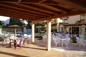 Bar (on property) - Apartamentos Arlanza - Adults Only (Ibiza Town)