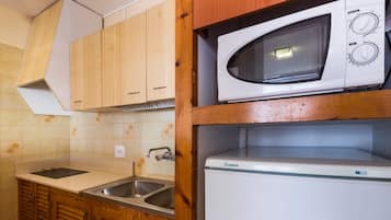 Kühlschrank, Kochgeschirr/Geschirr/Besteck