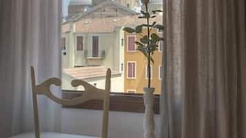 Yksilöllisesti sisustettu, yksilöllisesti kalustettu