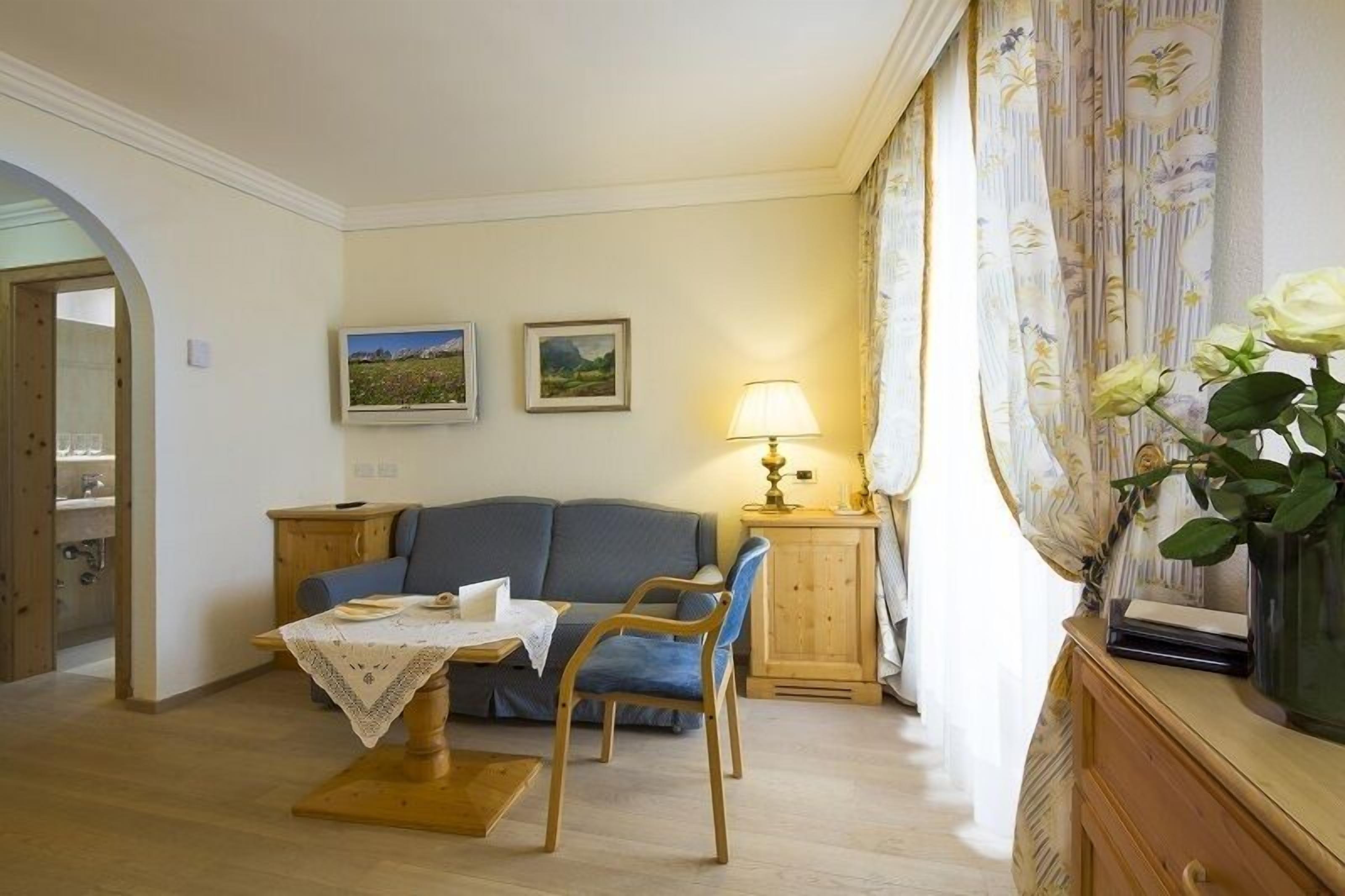 comfort double room | living area | 32-inch tv with satellite channels